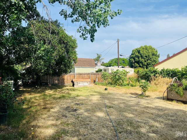 323 A St, Bakersfield, CA 93304 - view of yard with fence