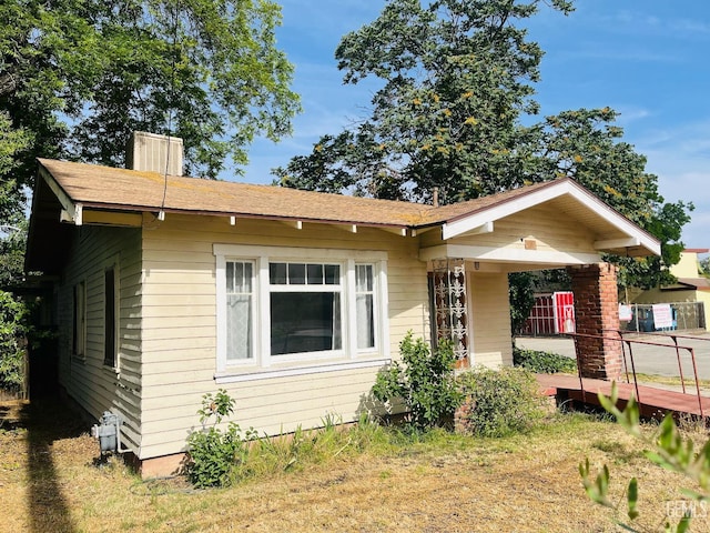 323 A St, Bakersfield, CA 93304 - bungalow featuring a chimney