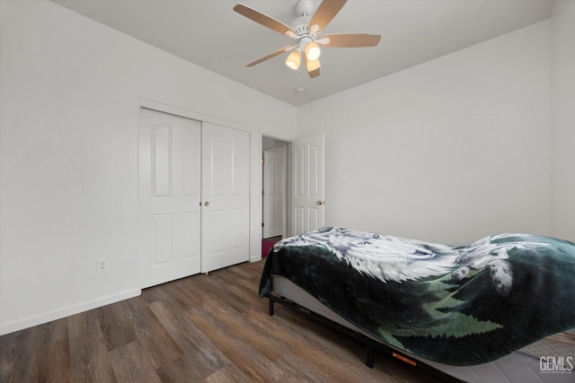 bedroom with a ceiling fan, baseboards, wood finished floors, and a closet