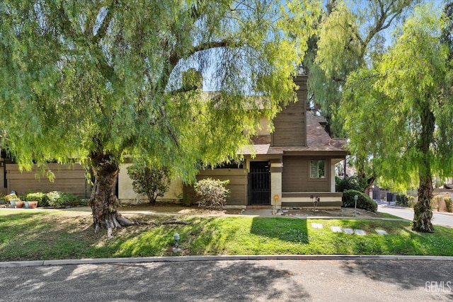 3301 Columbus St Unit 5, Bakersfield, CA 93306 - obstructed view of property featuring a front lawn