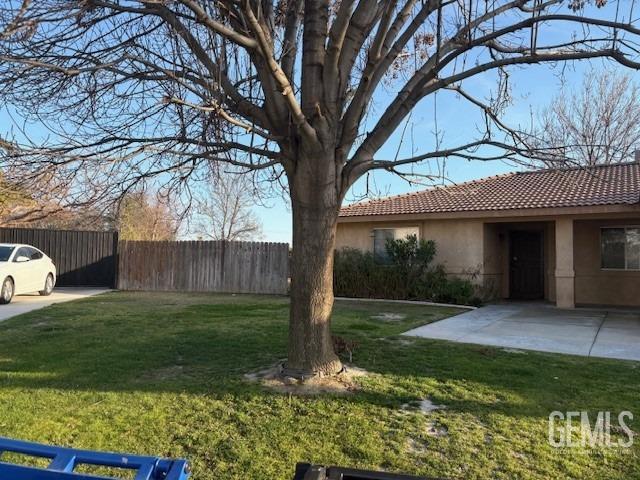 view of yard featuring a patio area and fence