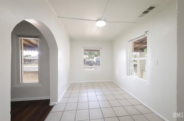 719 Washington Ave, Bakersfield, CA 93308 - empty room with baseboards and arched walkways