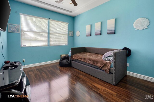 living room with dark hardwood / wood-style floors and ceiling fan