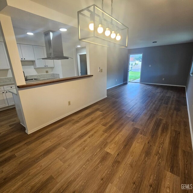 spacious closet with hardwood / wood-style floors