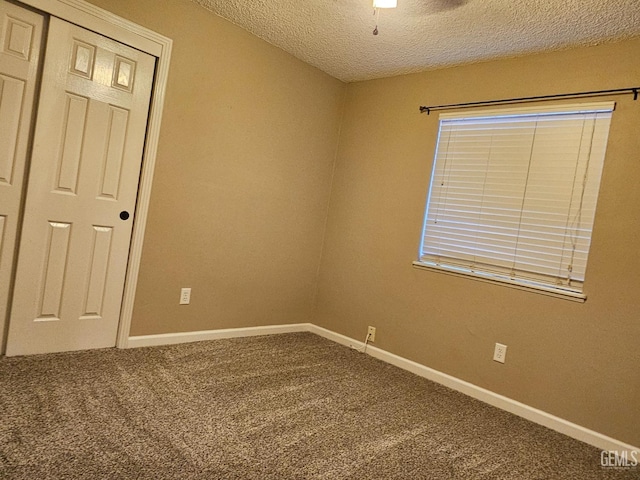 unfurnished room featuring carpet flooring, a textured ceiling, and ceiling fan