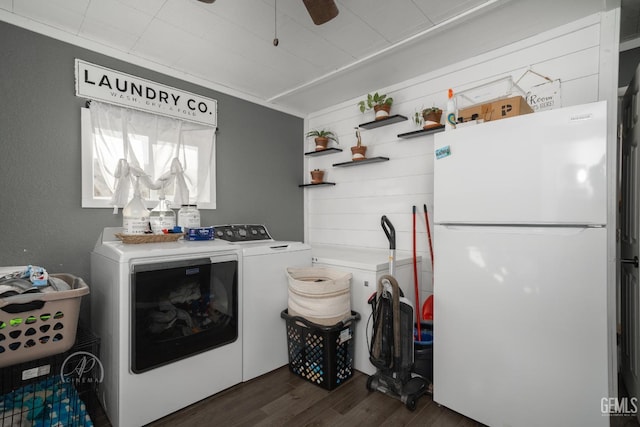 laundry area featuring washer and dryer, dark hardwood / wood-style floors, and ceiling fan