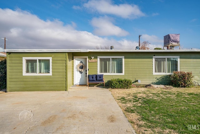 ranch-style home with a front lawn