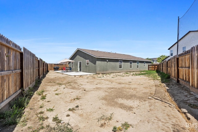 5803 Vespucci Ave, Bakersfield, CA 93313 - rear view of house with a patio area and a fenced backyard