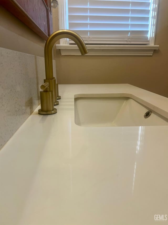 1312 Townsley Ave, Bakersfield, CA 93304 - bathroom view