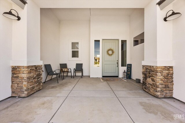 506 Rosehaven Ln, Tehachapi, CA 93561 - property entrance featuring a patio and stucco siding