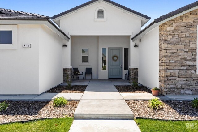506 Rosehaven Ln, Tehachapi, CA 93561 - entrance to property with stucco siding and stone siding