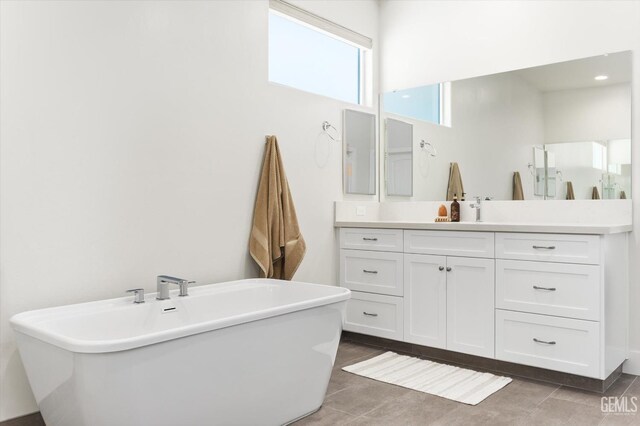 506 Rosehaven Ln, Tehachapi, CA 93561 - full bath featuring a soaking tub and vanity