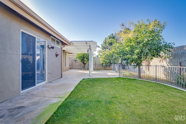 view of yard featuring a pergola and a patio area