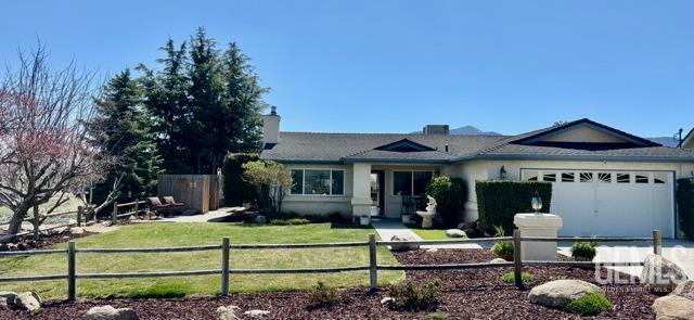 22824 Mariposa Rd, Tehachapi, CA 93561 - ranch-style home featuring a front lawn, fence, and an attached garage