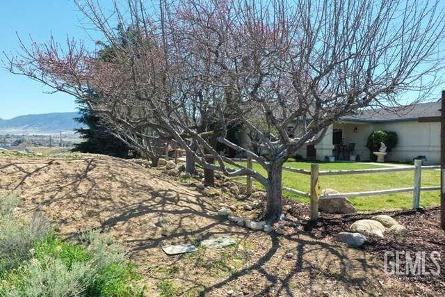 22824 Mariposa Rd, Tehachapi, CA 93561 - view of yard