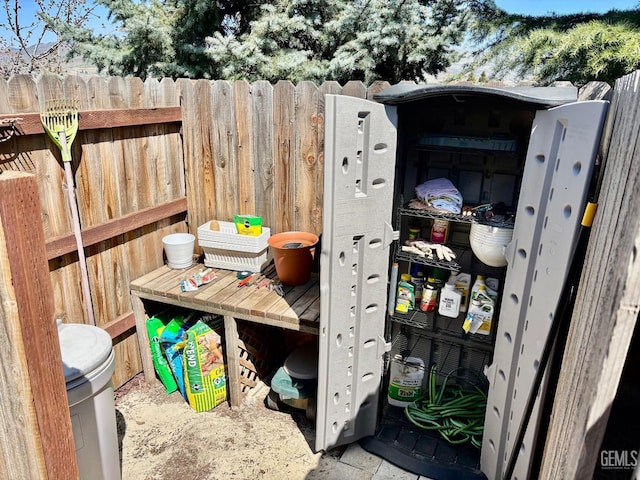 22824 Mariposa Rd, Tehachapi, CA 93561 - exterior space featuring fence