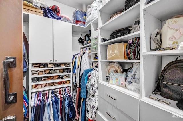 28124 Mustang Ave, Taft, CA 93268 - view of walk in closet