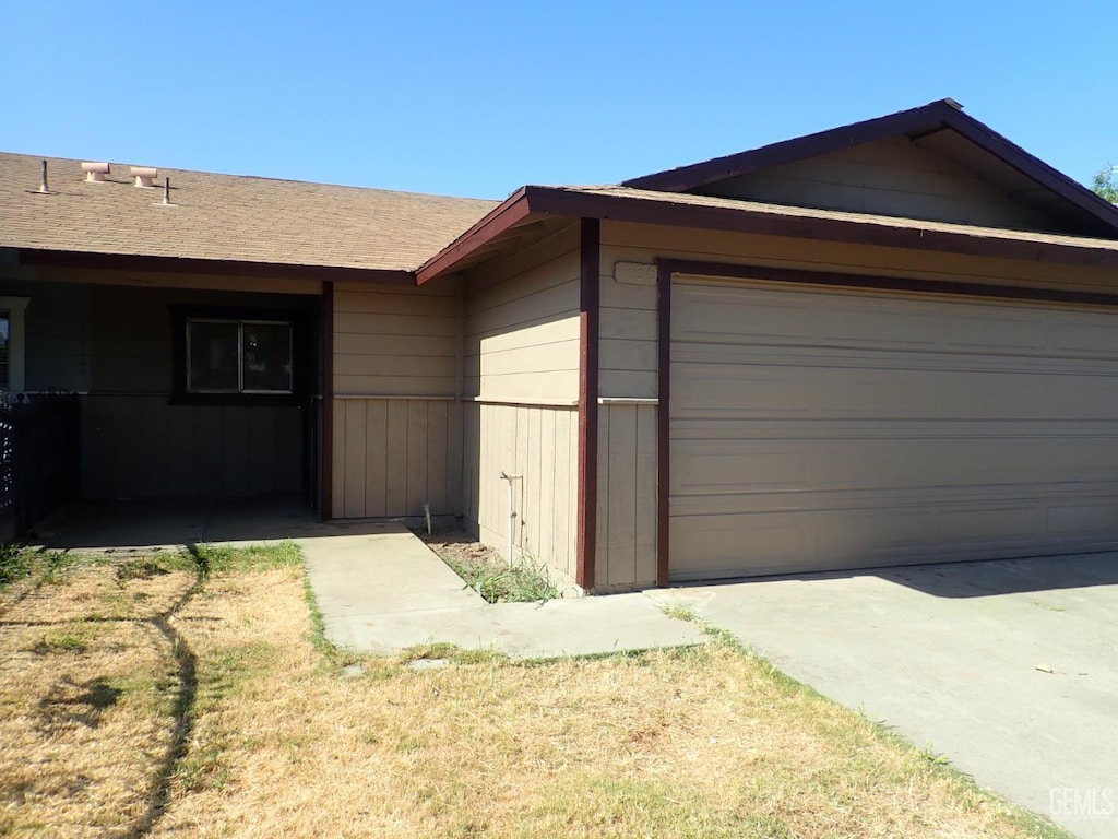 1736 17th Ave, Delano, CA 93215 - view of garage