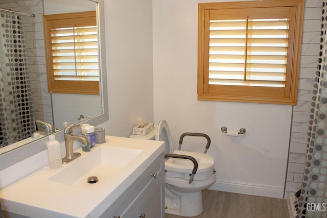 full bathroom with baseboards, toilet, a shower with curtain, wood finished floors, and vanity