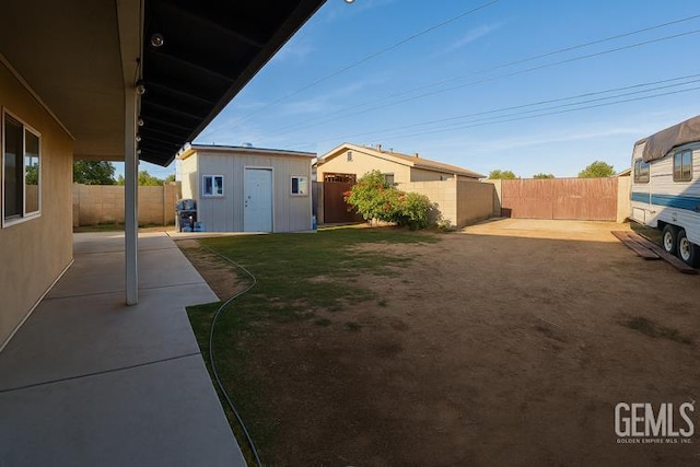 701 Burnett Dr, Bakersfield, CA 93307 - view of yard featuring an outbuilding and a patio area