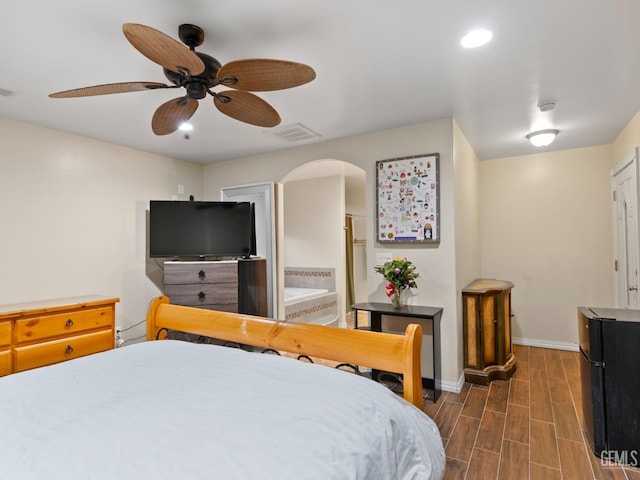 bedroom with ceiling fan and connected bathroom