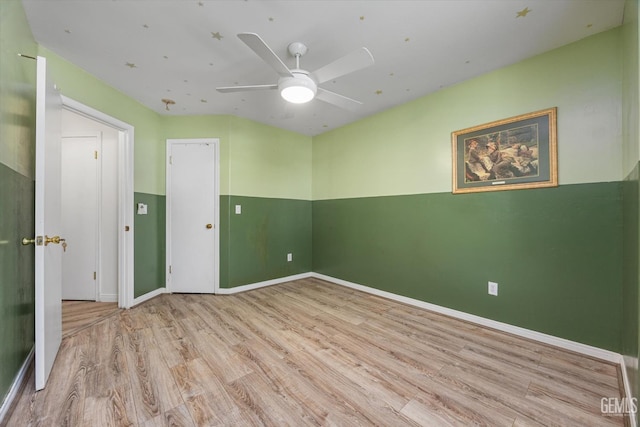 5702 San Pierre Ct, Bakersfield, CA 93308 - unfurnished room with wood finished floors and ceiling fan