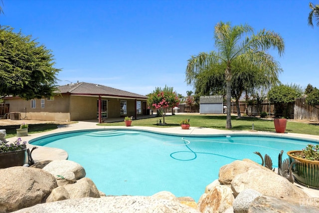 5702 San Pierre Ct, Bakersfield, CA 93308 - view of pool