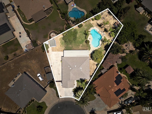 5702 San Pierre Ct, Bakersfield, CA 93308 - aerial overview of property's location featuring a pool and property parcel outlined