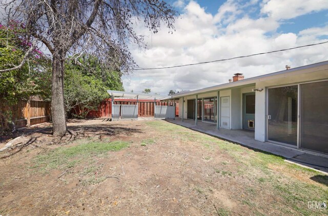 1312 Shattuck Ave, Bakersfield, CA 93305 - view of yard