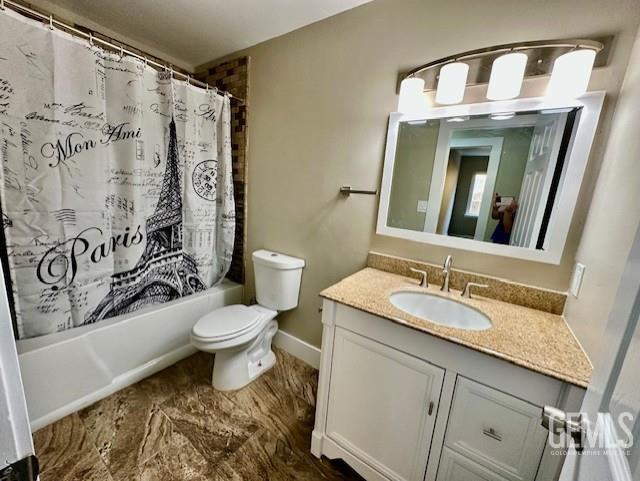 2004 Magdelena Ave, Bakersfield, CA 93307 - full bath featuring vanity, toilet, shower / bath combo, and baseboards