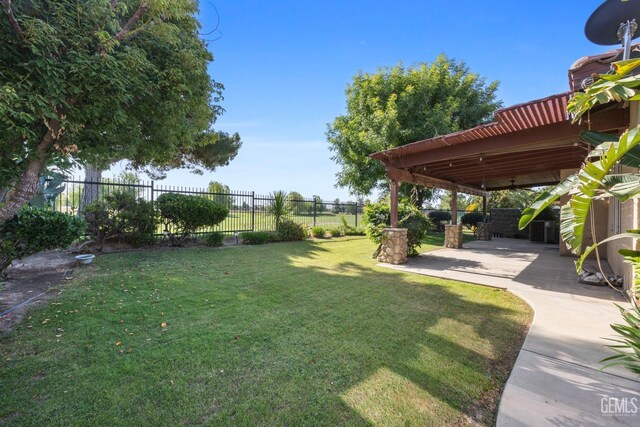 4702 Aviara Dr, Bakersfield, CA 93312 - view of yard with a patio