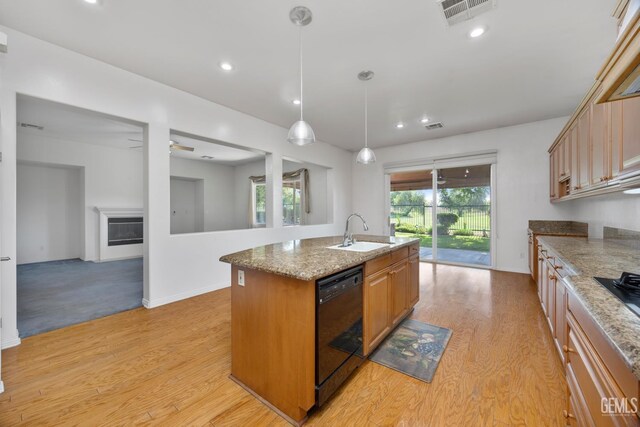 4702 Aviara Dr, Bakersfield, CA 93312 - kitchen with black appliances, a sink, light wood-style flooring, a kitchen island with sink, and recessed lighting