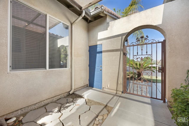 4702 Aviara Dr, Bakersfield, CA 93312 - entrance to property with stucco siding and a gate