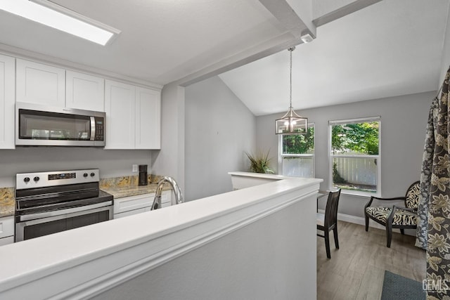 8000 Kroll Way Unit 29, Bakersfield, CA 93311 - kitchen with appliances with stainless steel finishes, light countertops, white cabinetry, and light wood-type flooring