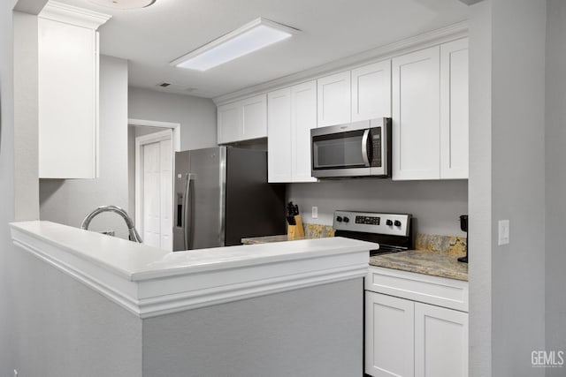 8000 Kroll Way Unit 29, Bakersfield, CA 93311 - kitchen with stainless steel appliances, white cabinetry, a sink, and light countertops