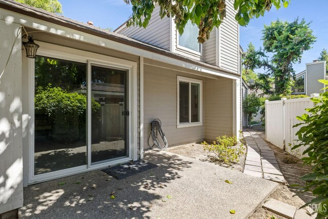 8000 Kroll Way Unit 29, Bakersfield, CA 93311 - view of patio / terrace featuring fence