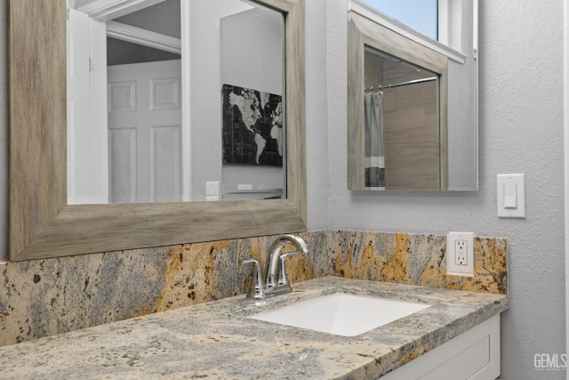 8000 Kroll Way Unit 29, Bakersfield, CA 93311 - full bath with tasteful backsplash, vanity, and a textured wall