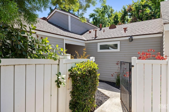 8000 Kroll Way Unit 29, Bakersfield, CA 93311 - view of side of home featuring fence and a shingled roof