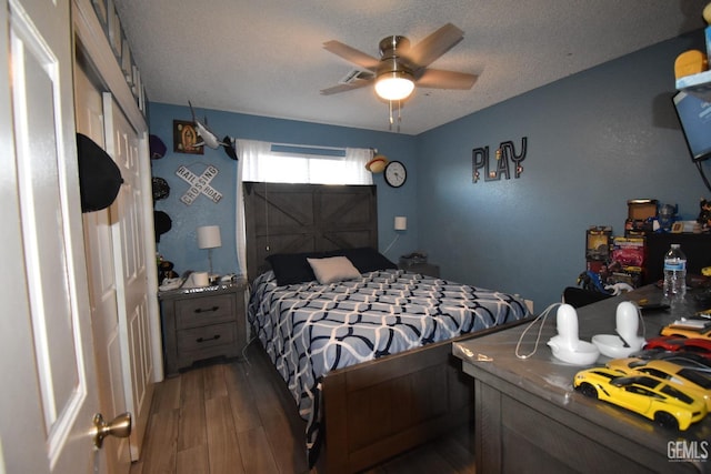 bedroom featuring a textured ceiling, ceiling fan, and wood finished floors