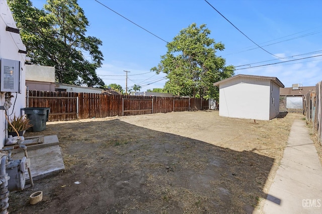 914 P St, Bakersfield, CA 93304 - fenced backyard featuring a shed