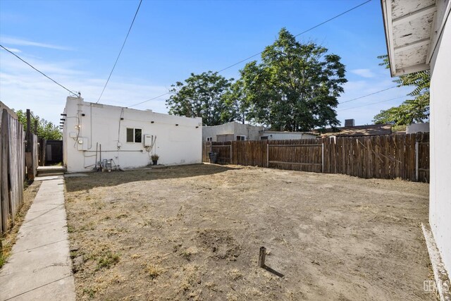 914 P St, Bakersfield, CA 93304 - view of fenced backyard