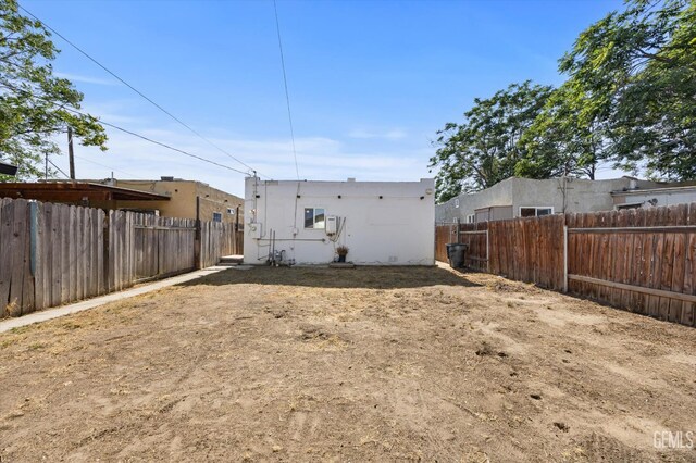 914 P St, Bakersfield, CA 93304 - rear view of property with a fenced backyard