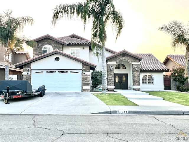 view of front facade featuring a garage