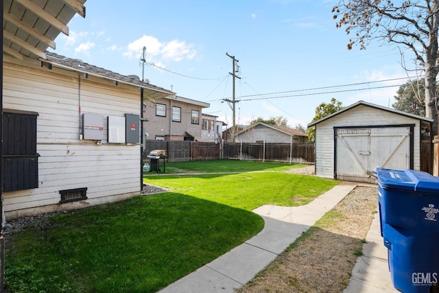 view of yard featuring a shed