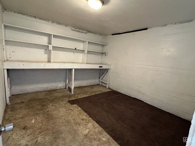 1403 Shasta St, Bakersfield, CA 93308 - below grade area with a workshop area