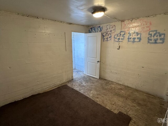 1403 Shasta St, Bakersfield, CA 93308 - empty room featuring concrete flooring