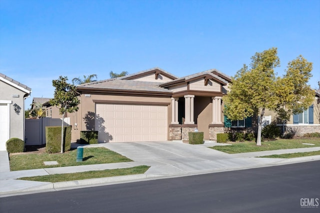 view of front facade featuring a garage