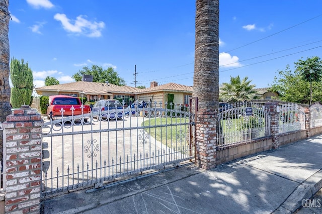 3105 Dore Dr, Bakersfield, CA 93304 - view of gate
