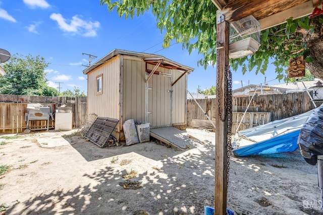 3105 Dore Dr, Bakersfield, CA 93304 - view of shed featuring a fenced backyard