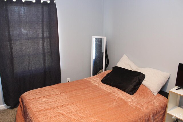 327 Ray St, Bakersfield, CA 93308 - bedroom featuring carpet